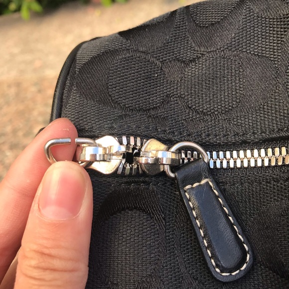 Coach Mini Duffel Authentic - Picture 5 of 7